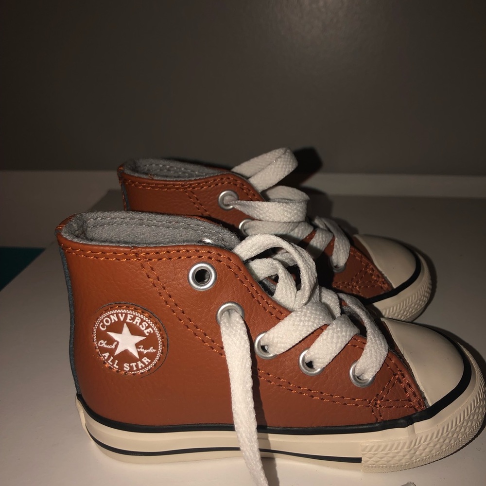 Converse size 6 toddlers. Never worn.